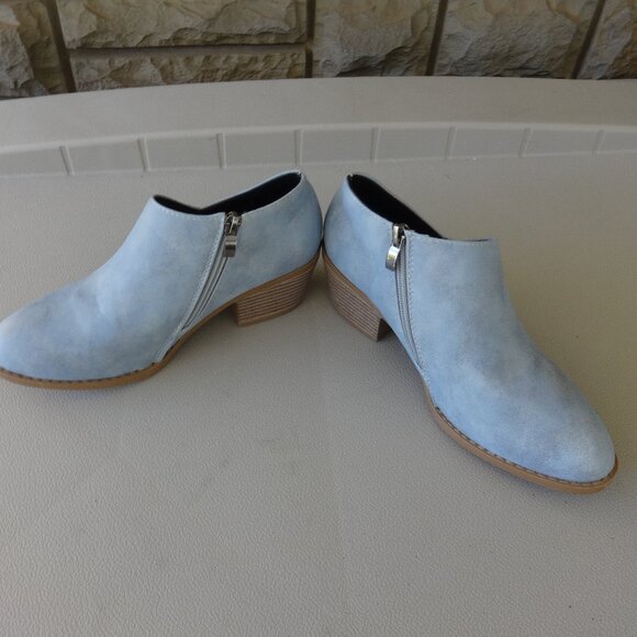 Blue Booties, women's 7 1/2, (38 euro) side zip, faux leather, no brand like new - Picture 4 of 10